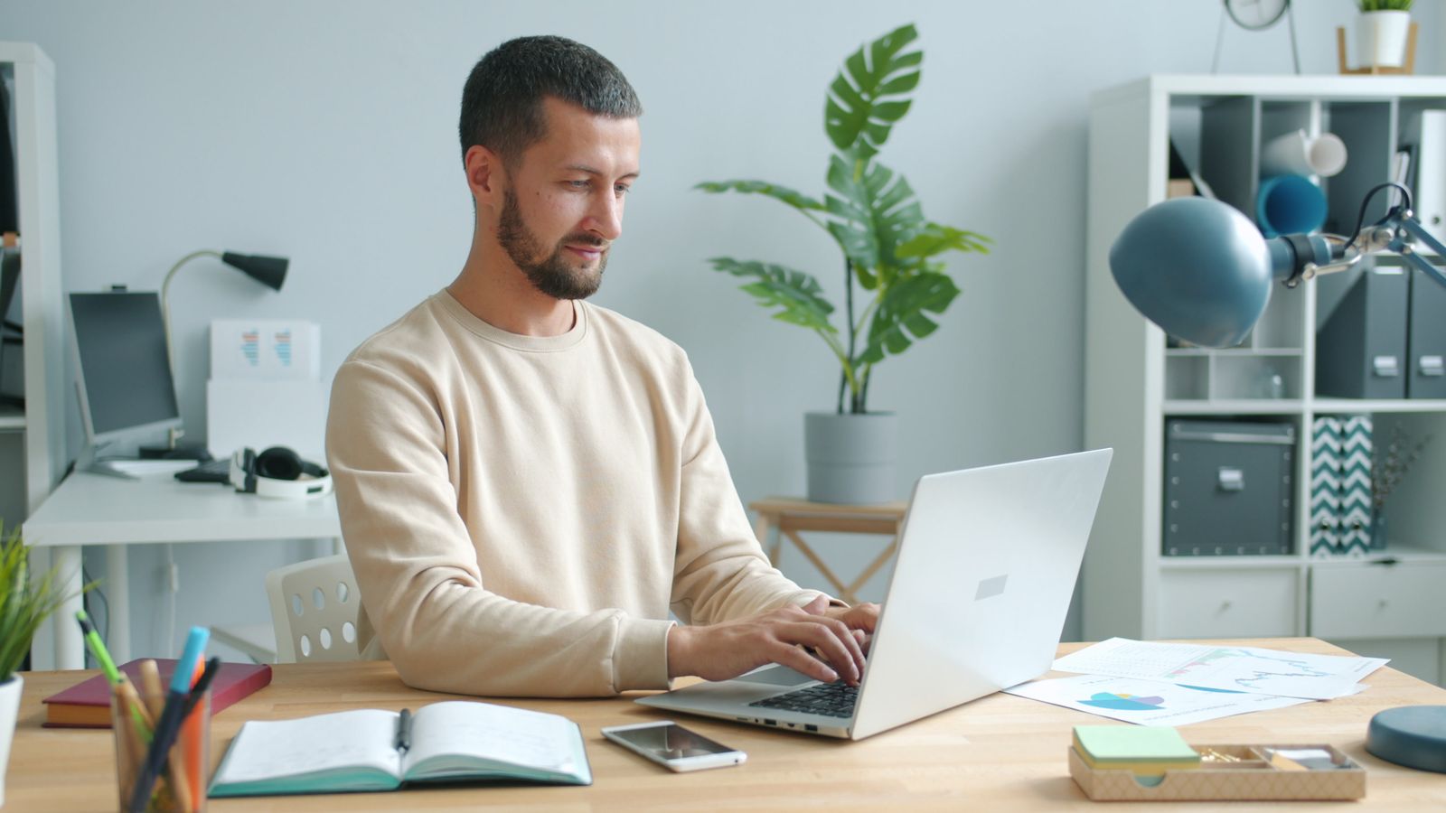 The Most Effective Way to Outsource LinkedIn Content Creation (2026 Guide)